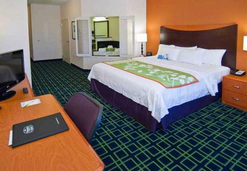 Fairfield & By Marriott Nw Expressway/warr Acres Oklahoma City